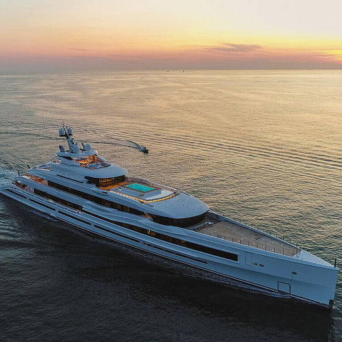 Mega-yacht da crociera - LANA - Benetti - raised pilothouse / con 8 cabine / con piscina