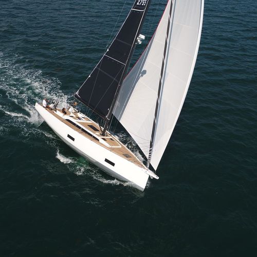 Barca a vela da crociera rapida - 44 - Solaris Yachts srl - da regata / con 3 cabine / con bompresso