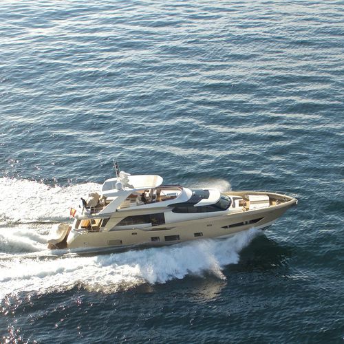 Motor-yacht da crociera - 2600 - Couach - con fly / in linea d'asse / con 4 cabine