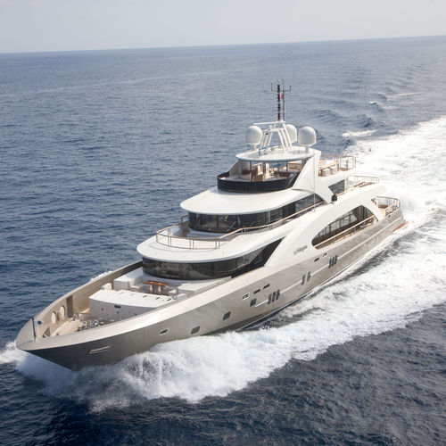 Mega-yacht da crociera - 5000 - Couach - con fly / con 8 cabine / con scafo planante