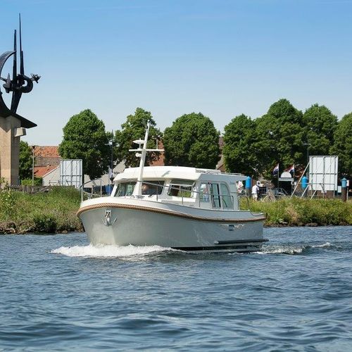 Cabinato entrobordo - Grand Sturdy 35.0 SEDAN - Linssen Yachts B.V. - diesel / hard-top / fluviale
