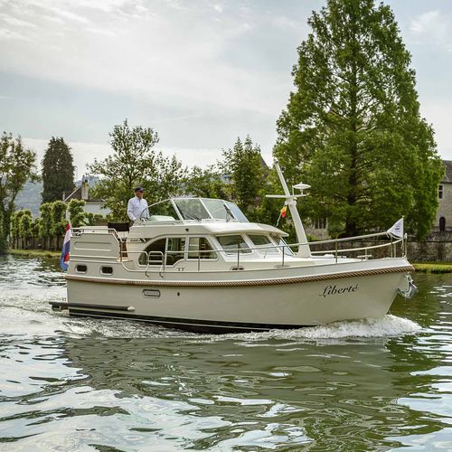 Cabinato entrobordo - Grand Sturdy 30.0 AC - Linssen Yachts B.V. - diesel / con scafo dislocante / con cabina di pilotaggio