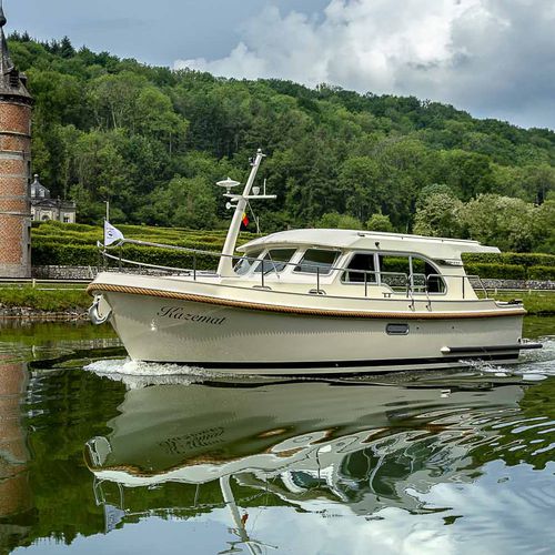 Cabinato entrobordo - Grand Sturdy 30.0 Sedan - Linssen Yachts B.V. - diesel / hard-top / fluviale
