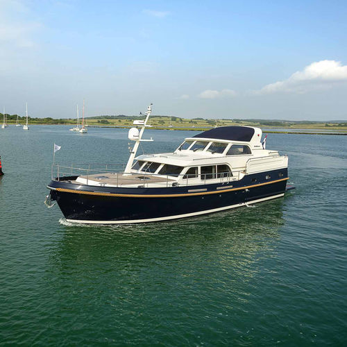 Motor-yacht da crociera - Grand Sturdy 550 AC Variotop® - Linssen Yachts B.V. - con fly / con 3 cabine / con 6 cuccette