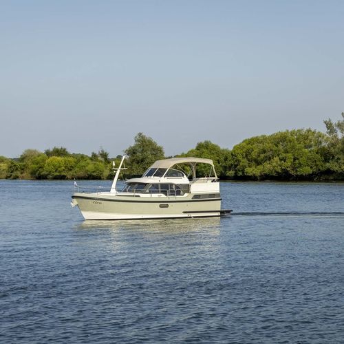 Cabinato entrobordo - 30 SL AC - Linssen Yachts B.V. - con fly / sportivo / in acciaio