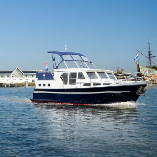 Cabinato entrobordo - Skiron 35 - Pedro-Boat - diesel / con fly / soft-top