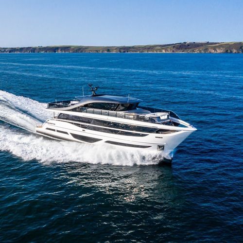 Motor-yacht da crociera - X95 Vista - Princess - con fly / raised pilothouse / con deck saloon