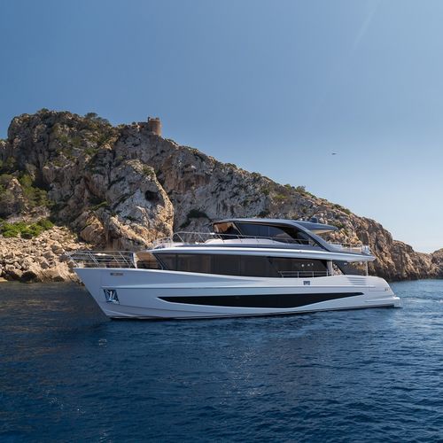 Motor-yacht da crociera - X90 - Princess - con fly / con 4 cabine / con 8 cuccette