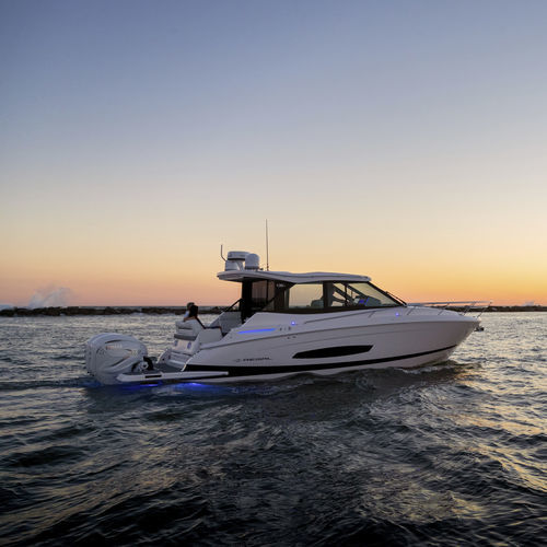 Cabinato fuoribordo - 36 XO - Regal - bimotore / hard-top / max. 10 persone