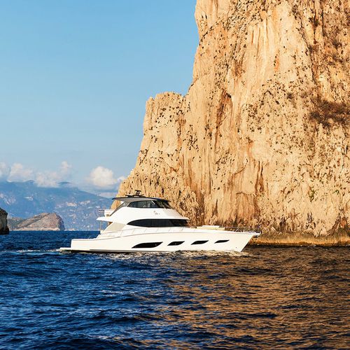 Motor-yacht da crociera - 68  - Riviera - sportivo / offshore / con fly chiuso