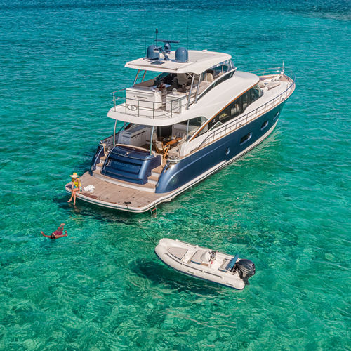 Motor-yacht da crociera - BELIZE 66 - Riviera - sportivo / offshore / tradizionale