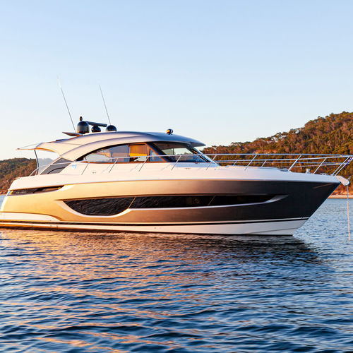 Motor-yacht sportivo - 4600 - Riviera - hard-top / con 3 cabine / con 2 cabine