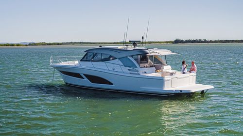 Motor-yacht da crociera - 465 SUV - Riviera - sportivo / hard-top / con 3 cabine