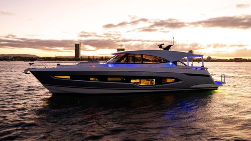 Motor-yacht sportivo - 6800 - Riviera - hard-top / IPS / con 3 cabine