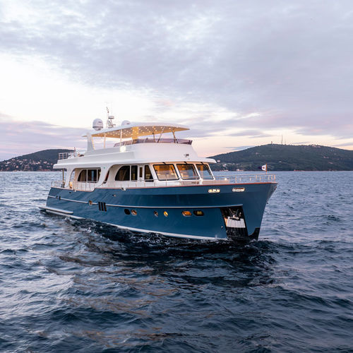 Motor-yacht da crociera - 95 - Vicem Yachts - con fly / con 4 cabine / epossidico