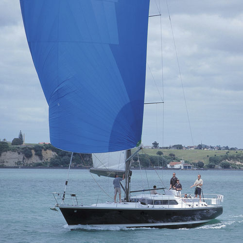 Sailing-yacht da crociera - SHAHTOOSH - Warwick Yacht Design - con 2 cabine / con deck saloon / con pozzetto centrale