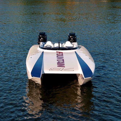 Runabout catamarano - 32 THUNDER - Fountain Powerboats - fuoribordo / bimotore / con dual console