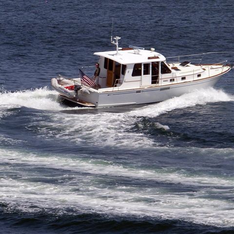 Cabinato entrobordo - PELAGOS - Lyman Morse - diesel / bimotore / hard-top