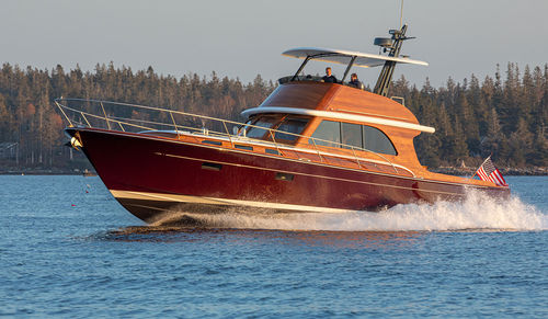 Motor-yacht da crociera - HOOD 57 LM - Lyman Morse - con fly / con 2 cabine / su misura