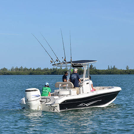 Bay boat fuoribordo - 23 ULTRA - Carolina Skiff - con console centrale / da pesca sportiva / con T-top