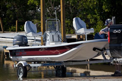 Bay boat fuoribordo - 13 JV SS - Carolina Skiff - con console centrale / da pesca sportiva / max. 3 persone