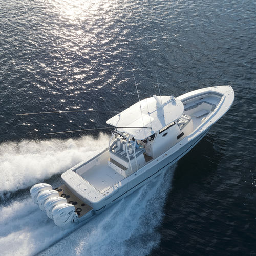 Barca open fuoribordo - 41 - Regulator - quadrimotore / con console centrale / da pesca sportiva