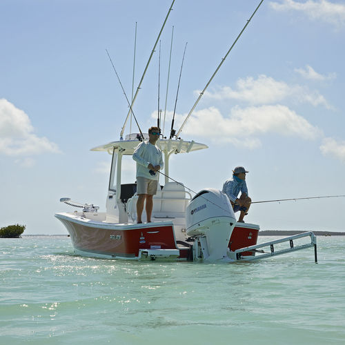 Barca open fuoribordo - 26 XO - Regulator - con console centrale / crossover / da pesca sportiva