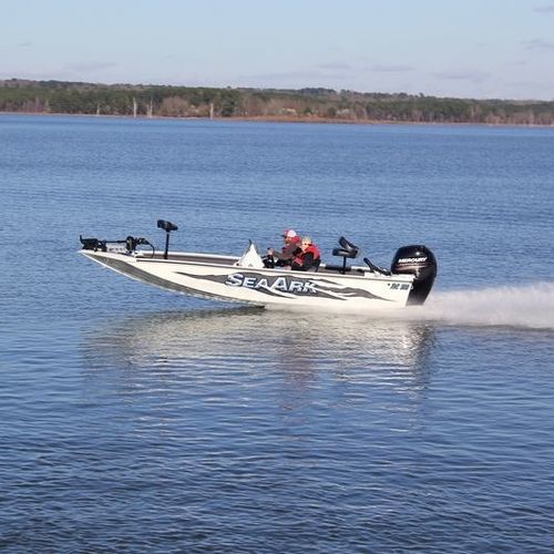 Bass boat fuoribordo - BC 190 - SeaArk Boats - con console laterale / open / da pesca sportiva