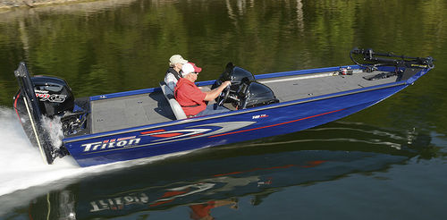Bass boat fuoribordo - 18 TX - Triton Boats - con dual console / da pesca sportiva / max. 4 persone