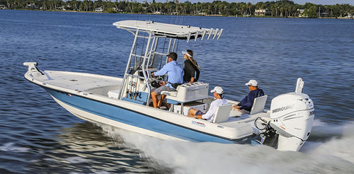 Bay boat fuoribordo - 240 LTS PRO - Triton Boats - con console centrale / da pesca sportiva / max. 7 persone