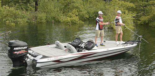 Bass boat fuoribordo - 22 TRX - Triton Boats - con dual console / da pesca sportiva