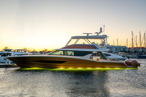 Motor-yacht da pesca - 670 LXF - Scout Boats - da crociera / rapido / con fly