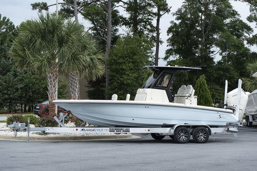 Bay boat open - 261 XSS - Scout Boats - con console centrale / da pesca sportiva / crossover