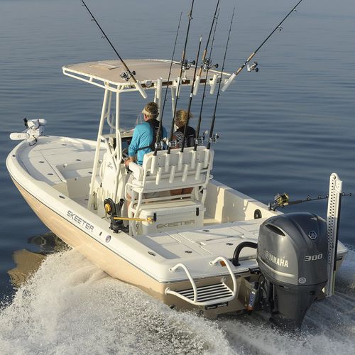 Bay boat fuoribordo - SX240 - Skeeter - con console centrale / da pesca sportiva / max. 8 persone