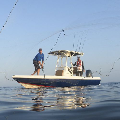 Bay boat fuoribordo - SX2250 - Skeeter - con console centrale / da pesca sportiva / max. 8 persone
