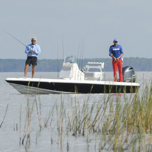 Bay boat fuoribordo - SX210 - Skeeter - con console centrale / da pesca sportiva / max. 6 persone