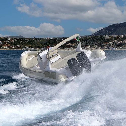 Gommone fuoribordo - 1000 - Master - bimotore / semirigido / con console centrale