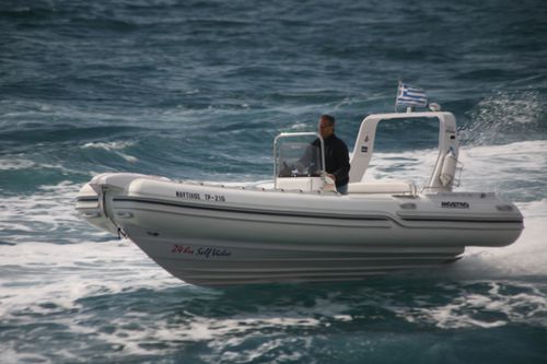Gommone entrobordo - 581  - Mostro - semirigido / con console centrale / offshore