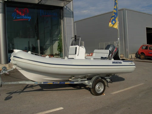 Gommone fuoribordo - 450 FAMILY - Mostro - semirigido / con console laterale / per la pesca
