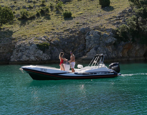 Gommone fuoribordo - 65 SUITE - Zar Formenti - semirigido / open / con console centrale