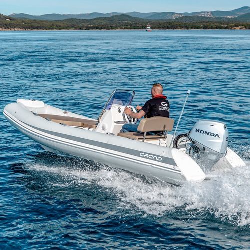 Gommone fuoribordo - S470N - GRAND Inflatable Boats - semirigido / open / con console laterale