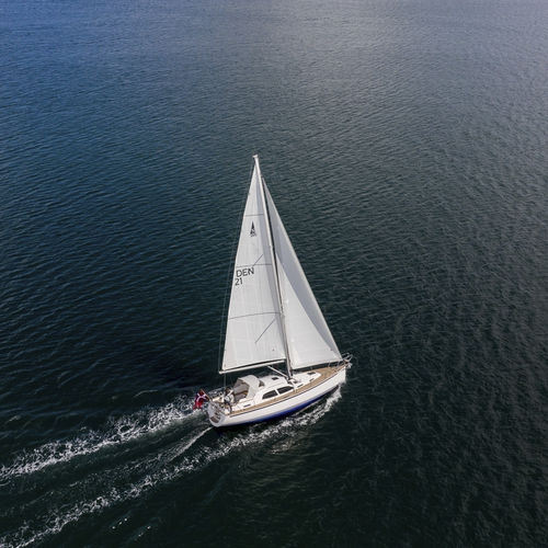 Barca a vela da crociera - 360 DS - Nordship - con 2 cabine / con pozzetto centrale / con bompresso