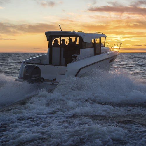 Walkaround fuoribordo - PILOT 8 - Finnmaster Boats Oy - bimotore / con cabina di pilotaggio / da pesca sportiva