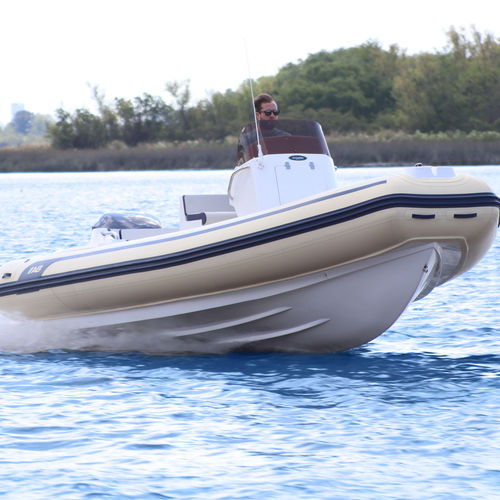 Gommone fuoribordo - 21 VST - AB Inflatables - semirigido / open / con console centrale