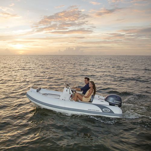 Gommone fuoribordo - Generation 360 DLX - Walker Bay Boats - semirigido / con console centrale / open