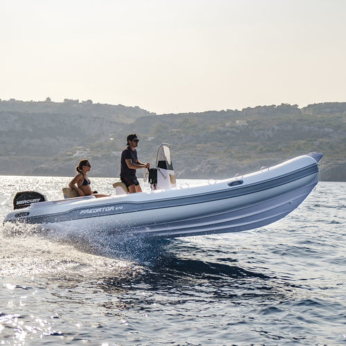 Gommone fuoribordo - Predator 570 TS - ITALBOATS - RHIB / open / con console centrale