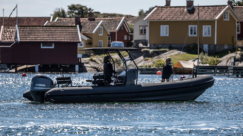 Gommone fuoribordo - R8 Series - RUPERT MARINE - semirigido / con console centrale / con console jockey