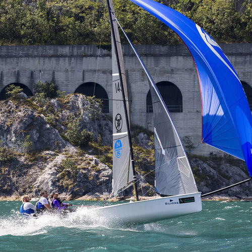 Barca a vela con chiglia da regata - VX ONE - Ovington - in carbonio / con bompresso / con albero in carbonio