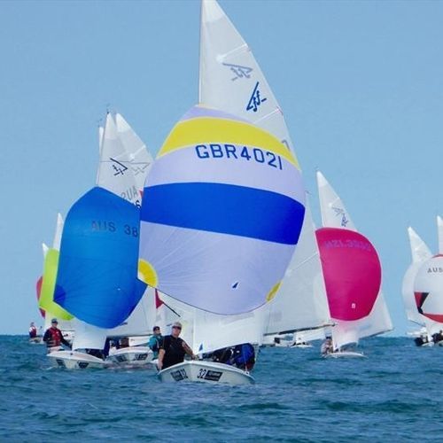 Barca a vela con chiglia da regata - F15 - Ovington - in carbonio / con bompresso / Flying 15