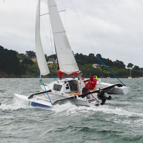 Trimarano - 6.90 - Tricat - da crociera costiera / con 4 cuccette / con bompresso